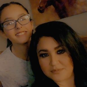 Meet your Posher, Yesenia